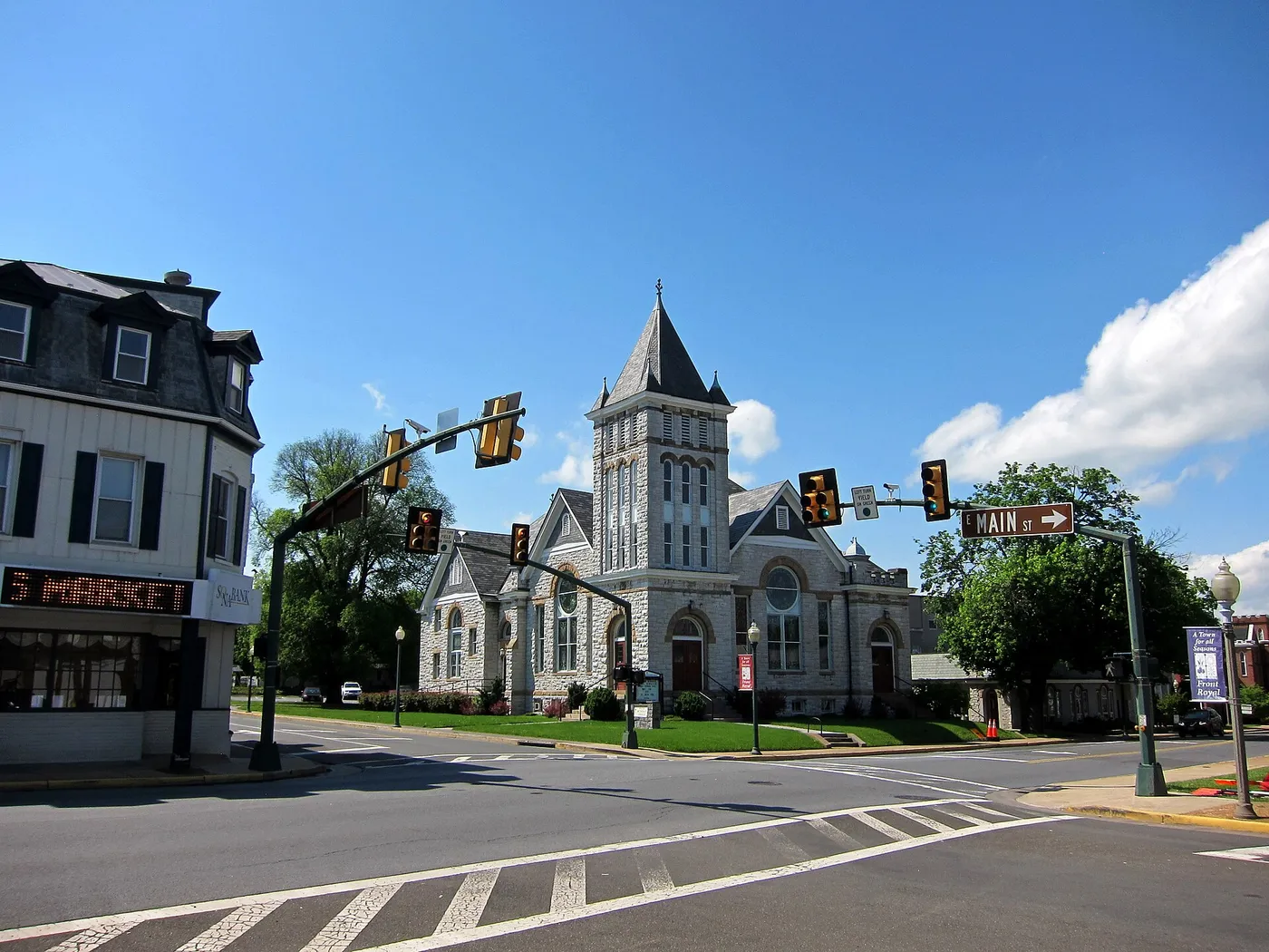 Main Street and Royal Avenue in Front Royal